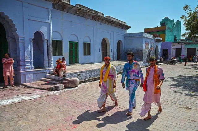 হোলির দিনে নন্দগাঁওয়ের গলি